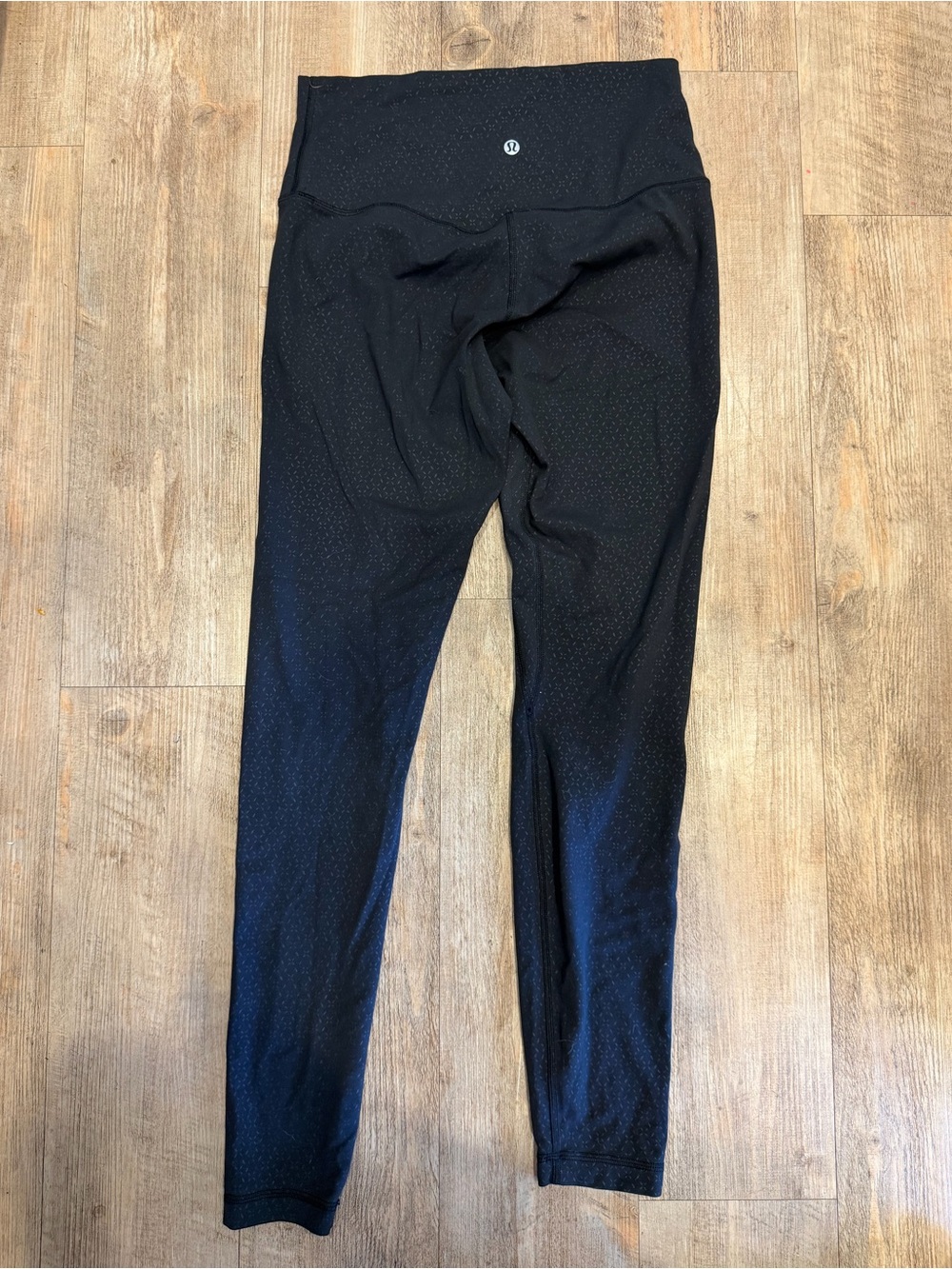 lululemon athletica Align™ High-Rise Leggings with subtle pattern 28” inseam - Picture 3 of 6